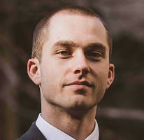 Thomas Whitfield, analista de trading especializado en mercados de criptomonedas